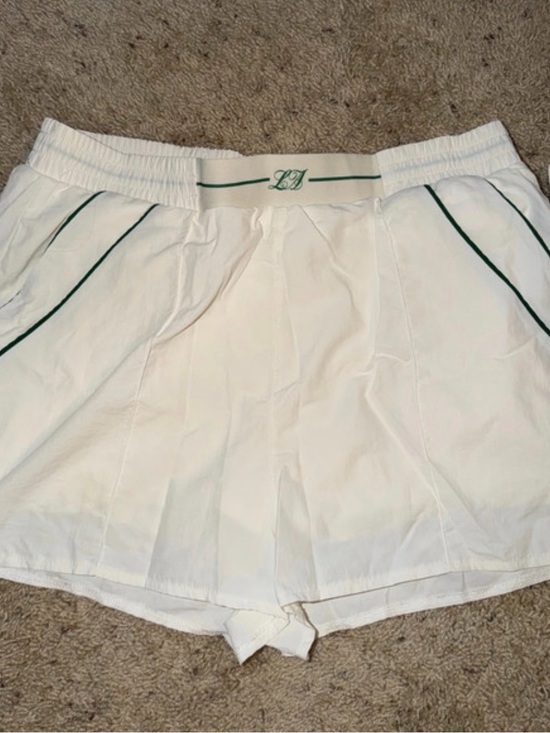 Forever 21 Pants - NWT Forever 21 White Athletic Shorts with Green Piping Large